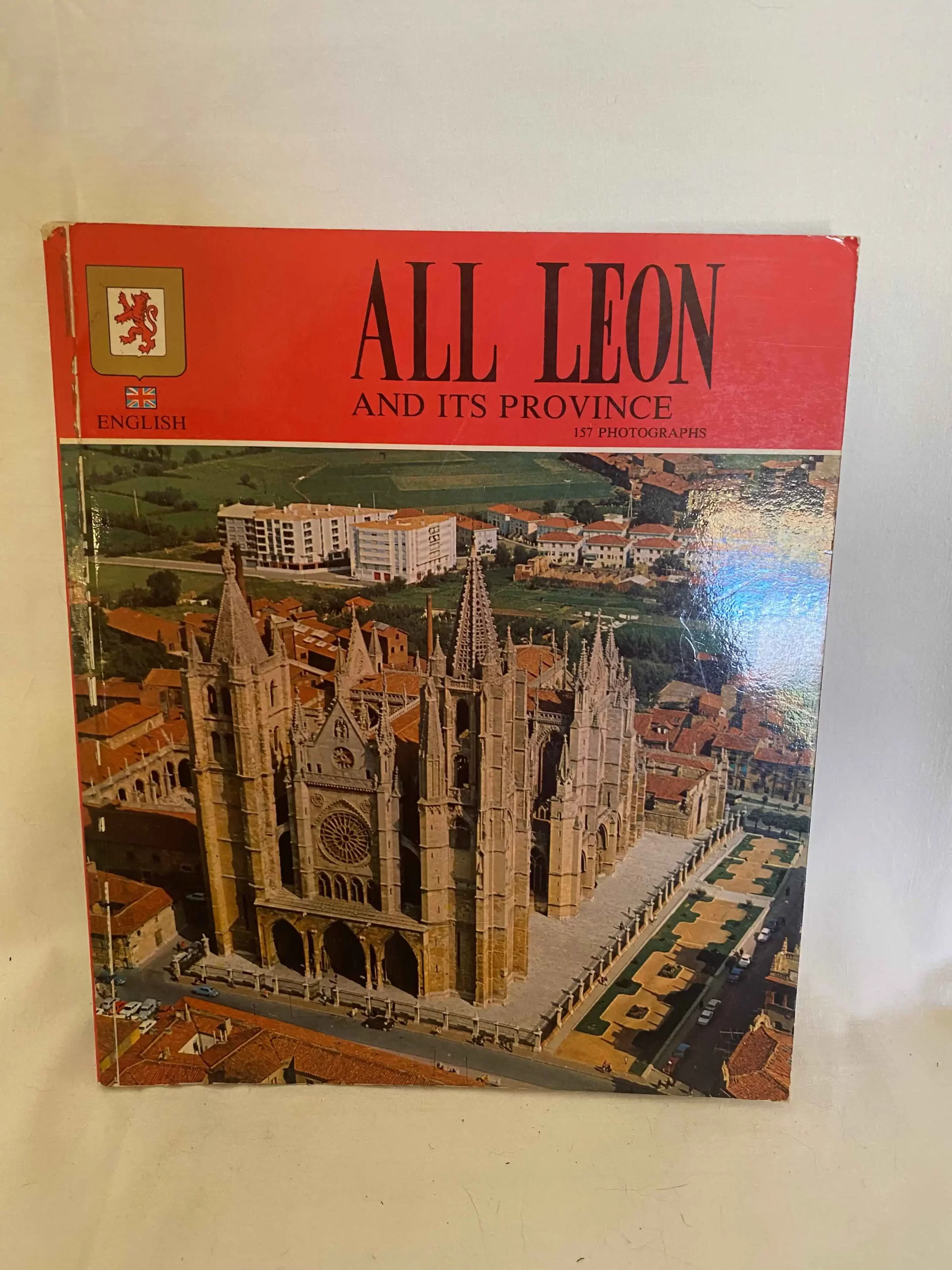 Travel Guide Book, All Leon