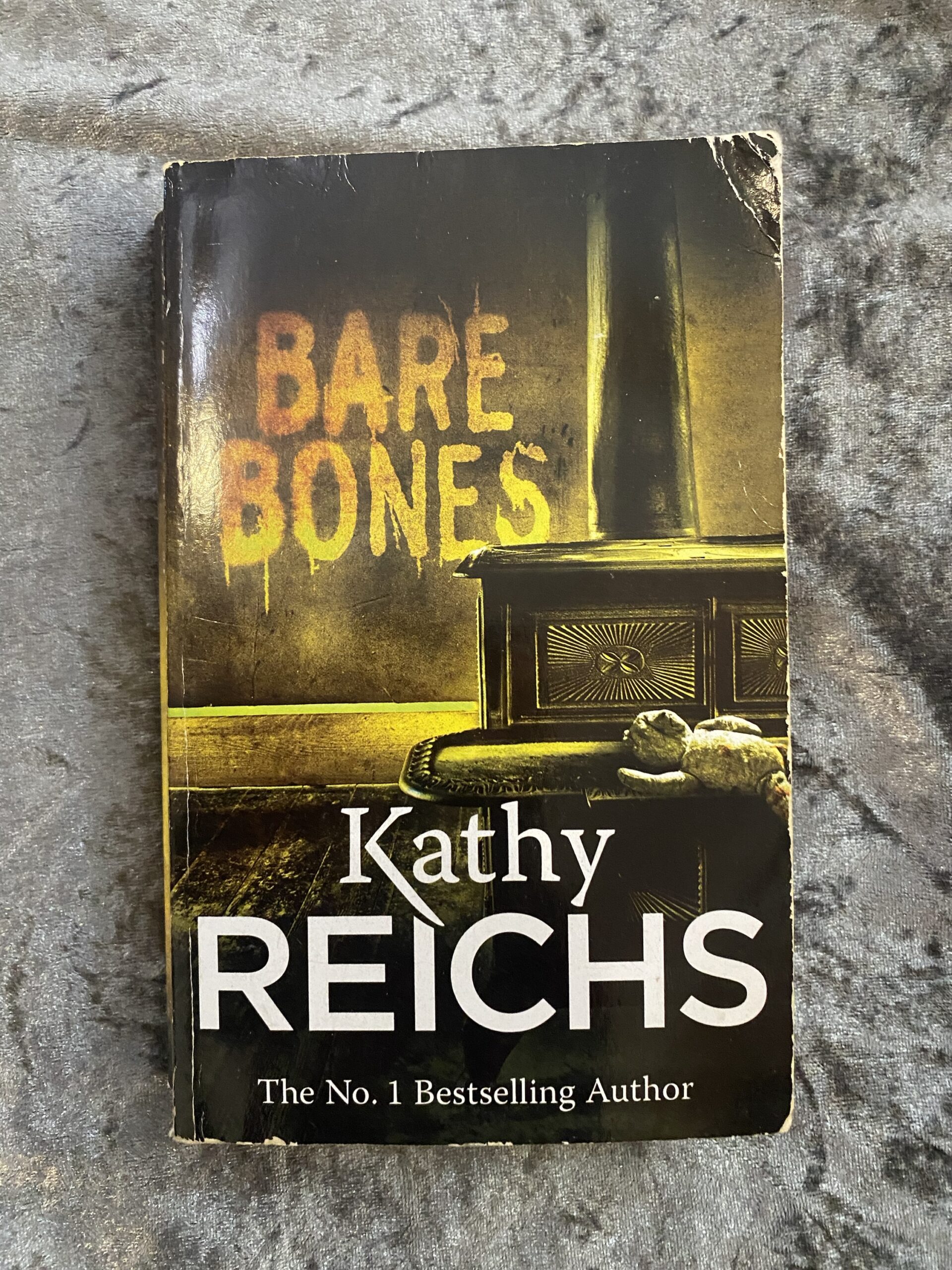 Bare Bones by Kathy Reichs (Temperance Brennan #6)