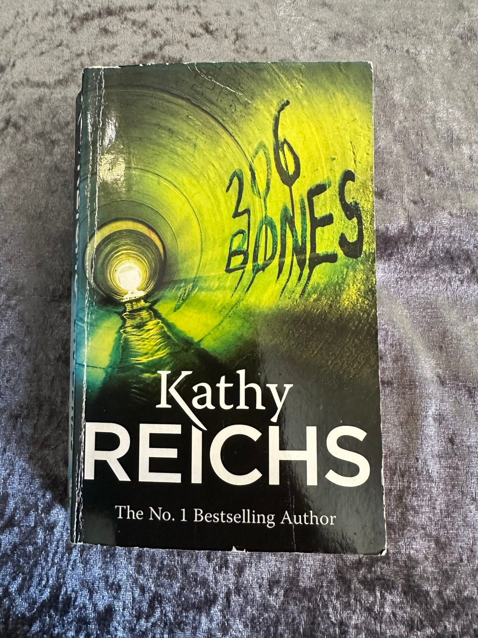 206 Bones by Kathy Reichs (Temperance Brennan #12)